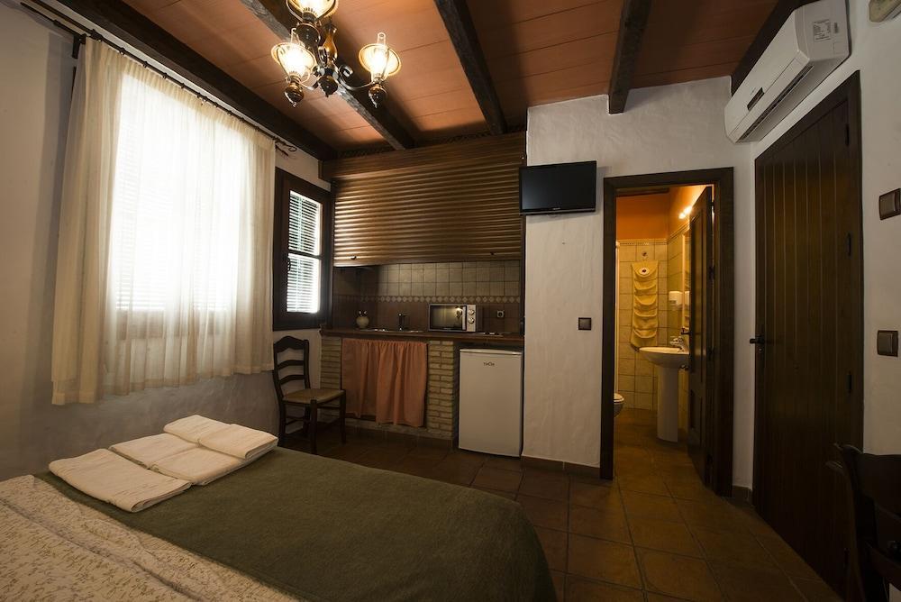 Hostal Torre De Guzman 콘일데라프론테라 외부 사진