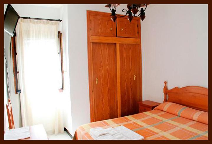 Hostal Torre De Guzman 콘일데라프론테라 객실 사진