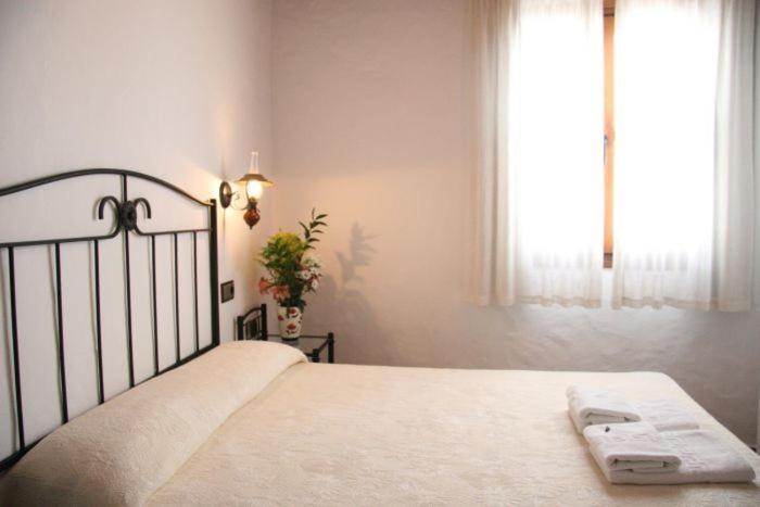Hostal Torre De Guzman 콘일데라프론테라 외부 사진