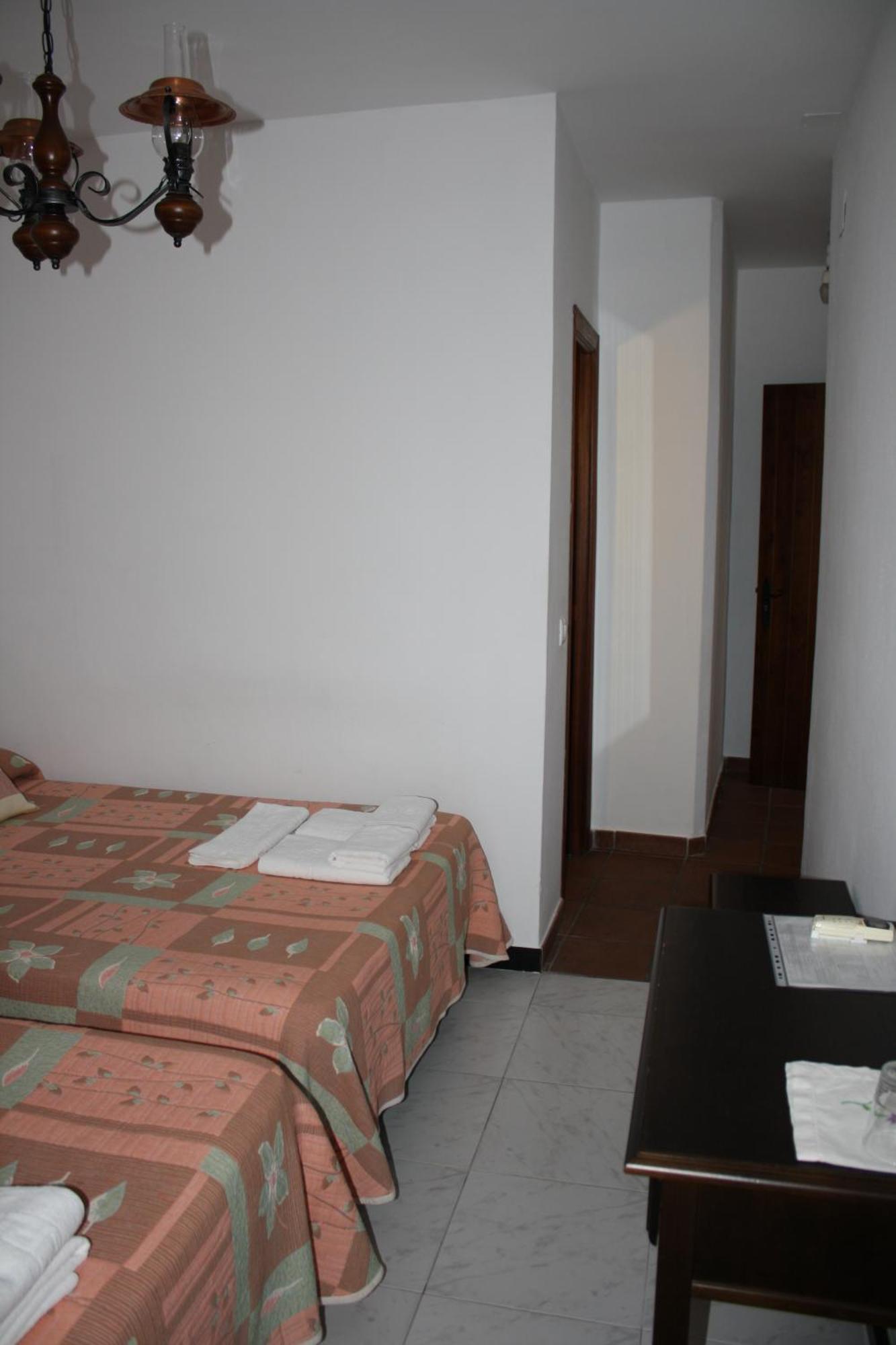 Hostal Torre De Guzman 콘일데라프론테라 외부 사진
